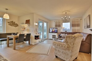 Fernseher, DVD-Player, Stereoanlage