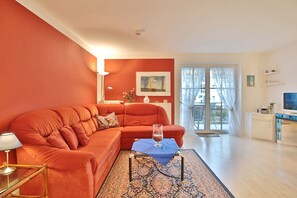 Fernseher, DVD-Player, Stereoanlage