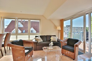 Fernseher, DVD-Player, Stereoanlage