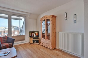 Fernseher, DVD-Player, Stereoanlage