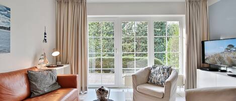 Fernseher, DVD-Player, Stereoanlage