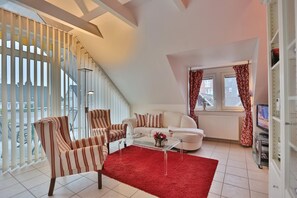 Fernseher, DVD-Player, Stereoanlage