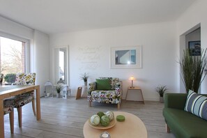 Fernseher, DVD-Player, Stereoanlage