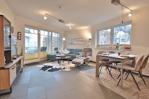 Fernseher, Stereoanlage