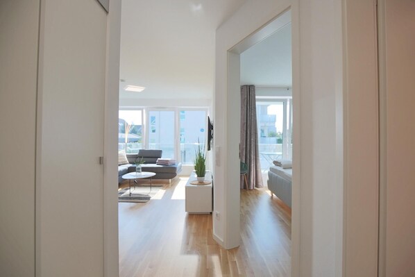 Fernseher, Stereoanlage