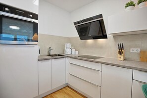 Kühlschrank, Ofen, Herdplatte, Geschirrspüler
