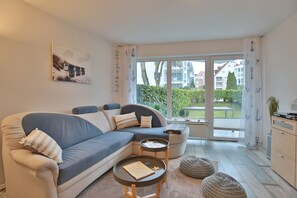 Fernseher, DVD-Player, Stereoanlage