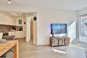 Kühlschrank, Mikrowelle, Herdplatte, Geschirrspüler