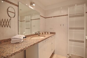 Shower, hair dryer - Stranddomizil Appartement 14 (Haffkrug)