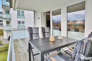 تناول الطعام بالخارج