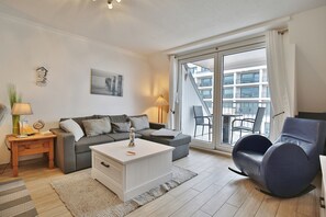 Fernseher, DVD-Player, Stereoanlage