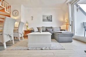 Fernseher, DVD-Player, Stereoanlage