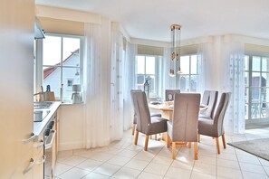 Mikrowelle, Ofen, Herdplatte, Geschirrspüler