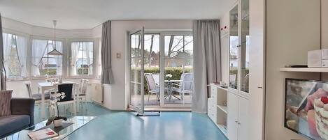 TV, DVD-spiller og stereoanlegg