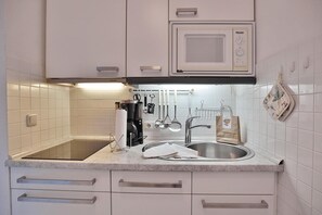 Fridge, microwave, oven, stovetop - Seesternresidenz Appartement 16 (Scharbeutz)