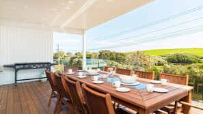 Outdoor dining - Beachcomber Sunset - Located in Smiths Beach, the best part of Phillip Island (Smiths Beach)