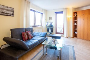 Fernseher, DVD-Player, Stereoanlage