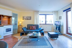 Fernseher, DVD-Player, Stereoanlage