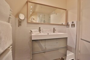 Regadera y secadora de cabello 