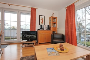 Fernseher, DVD-Player, Stereoanlage
