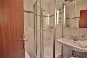 Shower, hair dryer - Strandburg Appartement 11 (Scharbeutz)