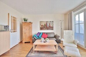 Fernseher, DVD-Player, Stereoanlage