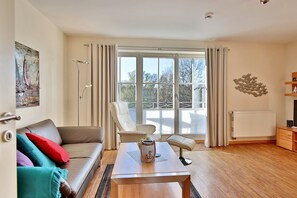 Fernseher, DVD-Player, Stereoanlage