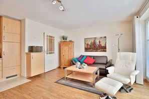 Fernseher, DVD-Player, Stereoanlage