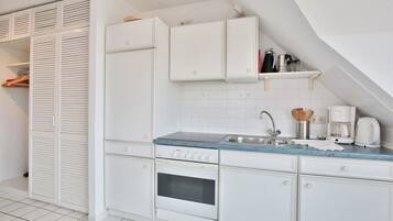 Fridge, oven, stovetop, toaster