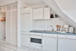 Fridge, oven, stovetop, toaster