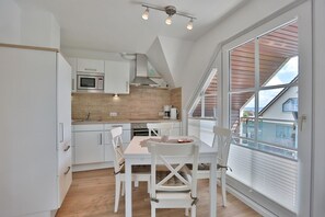 Kühlschrank, Mikrowelle, Ofen, Geschirrspüler