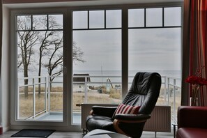 Fernseher, DVD-Player, Stereoanlage