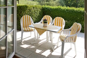 تناول الطعام بالخارج