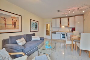 Fernseher, DVD-Player, Stereoanlage