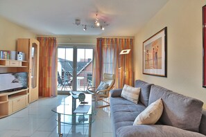 Fernseher, DVD-Player, Stereoanlage