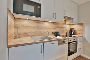 ثلاجة، ميكروويف، فرن، غسالة أطباق