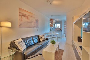 Fernseher, DVD-Player, Stereoanlage