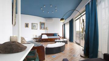 4 bedrooms, desk, iron/ironing board, free WiFi