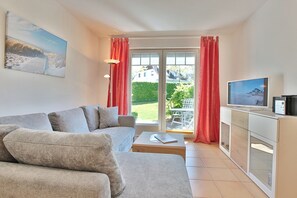 Fernseher, DVD-Player, Stereoanlage