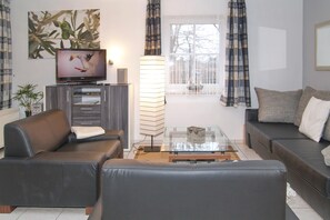 Fernseher, DVD-Player, Stereoanlage