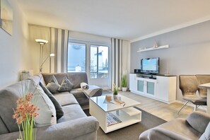 Fernseher, DVD-Player, Stereoanlage