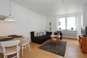 Fernseher, DVD-Player, Stereoanlage