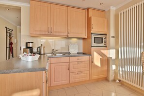 Fridge, microwave, stovetop, dishwasher - Residenz Alte Bergstrasse Appartement 21 (Scharbeutz)