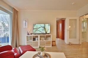 Fernseher, DVD-Player, Stereoanlage