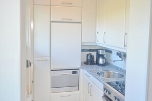 Fridge, dishwasher