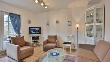 Fernseher, DVD-Player, Stereoanlage