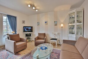 Fernseher, DVD-Player, Stereoanlage