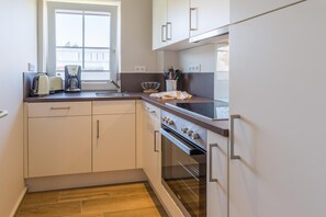 Kühlschrank, Mikrowelle, Ofen, Geschirrspüler