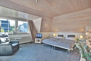 3 Schlafzimmer, Schreibtisch, Bügeleisen/Bügelbrett, kostenloses WLAN