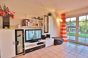 Fernseher, DVD-Player, Stereoanlage